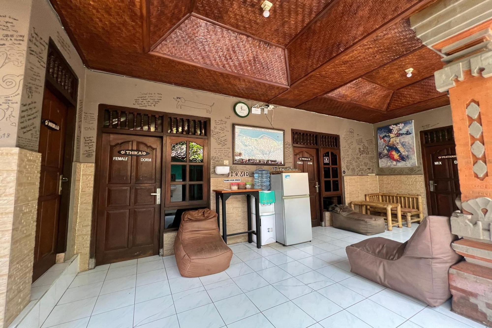 Padi-Padi Hostel & Bar Ubud  Luaran gambar