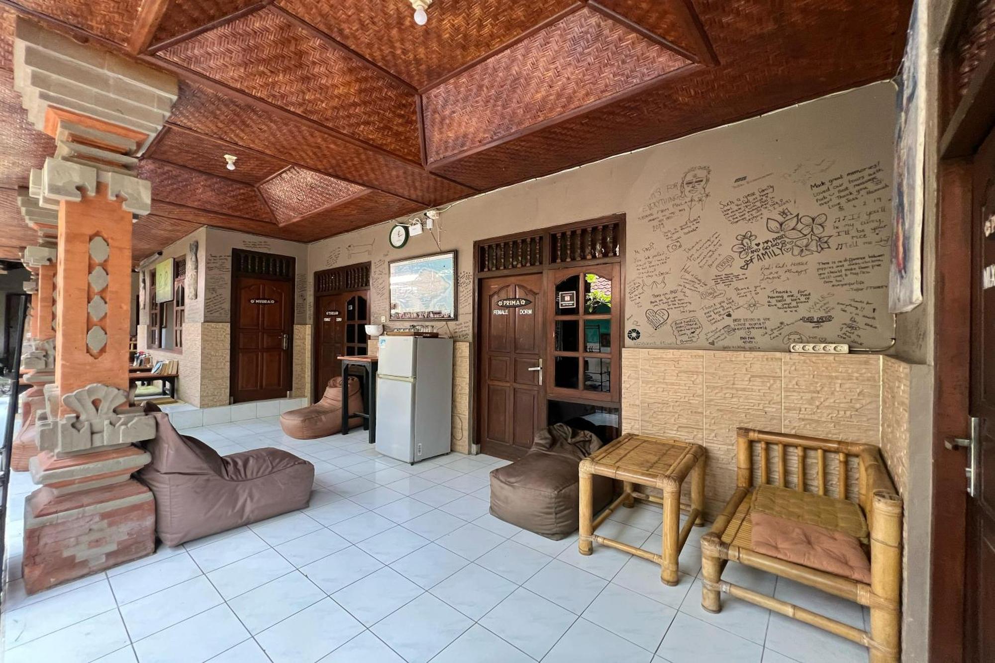 Padi-Padi Hostel & Bar Ubud  Luaran gambar